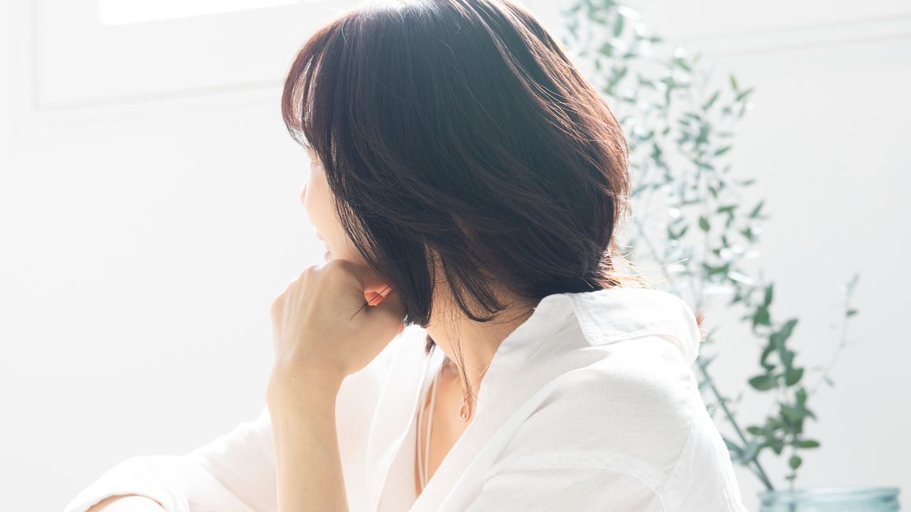 「夫には絶対言えない…」義実家帰省で〈よくできた嫁〉を装う54歳妻、墓を掃除する夫に結婚30年「いまだに伝えられない本音」
