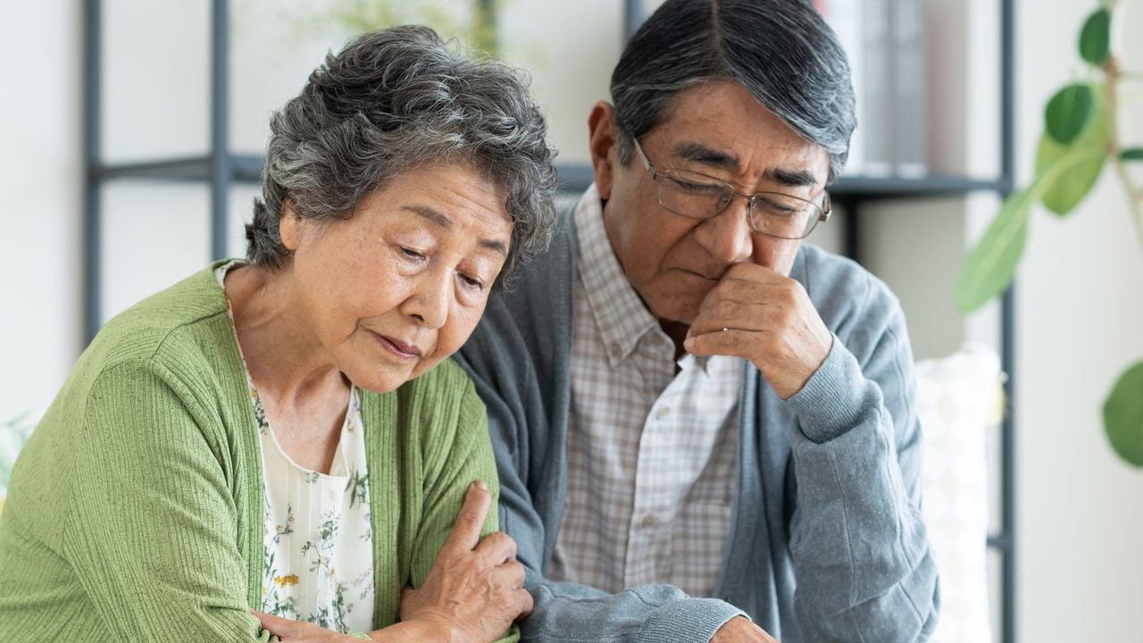 「もう無理です…」〈年金月27万円・76歳夫婦〉、50歳息子に「孫の養育費・月5万円の援助の終わり」を告げた日