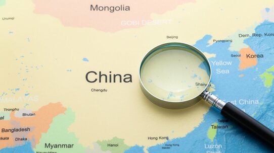 中国・香港市場は1ヵ月ぶりの高値も、売りに押されて反落