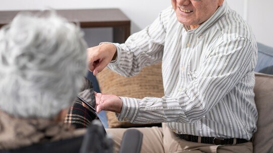 毎日、老人ホームに面会…嫌われる家族と好かれる家族の違い
