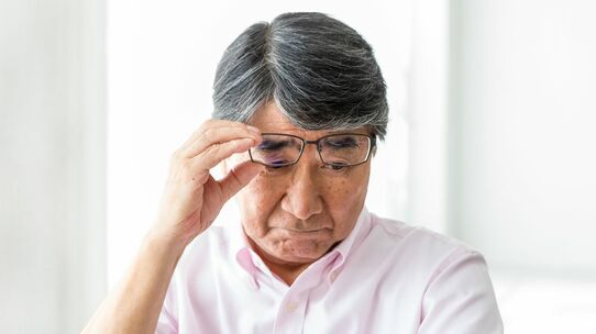 年収1,100万円の60歳・独身サラリーマン、勝ち組のまま定年ゴール！かと思いきや…毎年捨てていた「ねんきん定期便」を初めて熟読。「まさかの事実」に気付いて愕然【FPの助言】