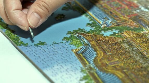 孤独死から「3日」で発見…昭和の家で亡くなった59歳おひとり様男性。居間に飾られた「ジブリ作品のジグソーパズル」に不動産業者の目が釘付けになったワケ