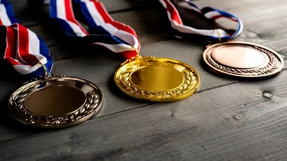 【ミラノ五輪で改めて注目】「五輪報奨金」と「税金」のリアル…同じ色のメダル獲得も「報奨金の手取り額は選手それぞれ」の複雑事情