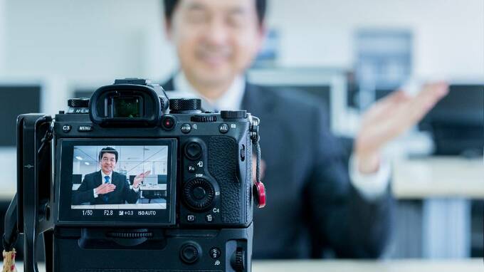 「会社のYouTubeチャンネル」がバズるか廃るかを決定的に分ける！「演者」と「更新回数」を決めるポイント