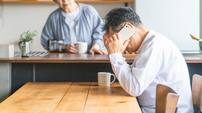 「もっと使えばよかった…」〈年金月24万円・貯蓄4,200万円〉70代夫婦、老後に募る“たった一つの後悔”