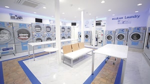 エーゲ海を思わせる白を基調とした店内