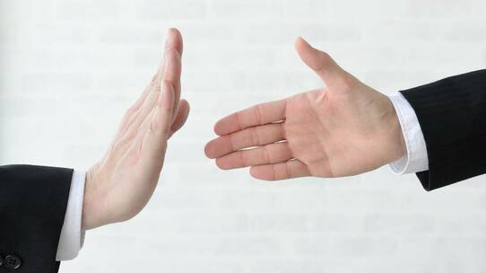 こちらからの連絡を完全無視!非協力的な相続人がいる場合の対処法【専門家の解説】