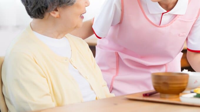 「これ、母の好きだった料理なんです」老人ホームで出された“刻み食”を前に、娘が言葉を失った日
