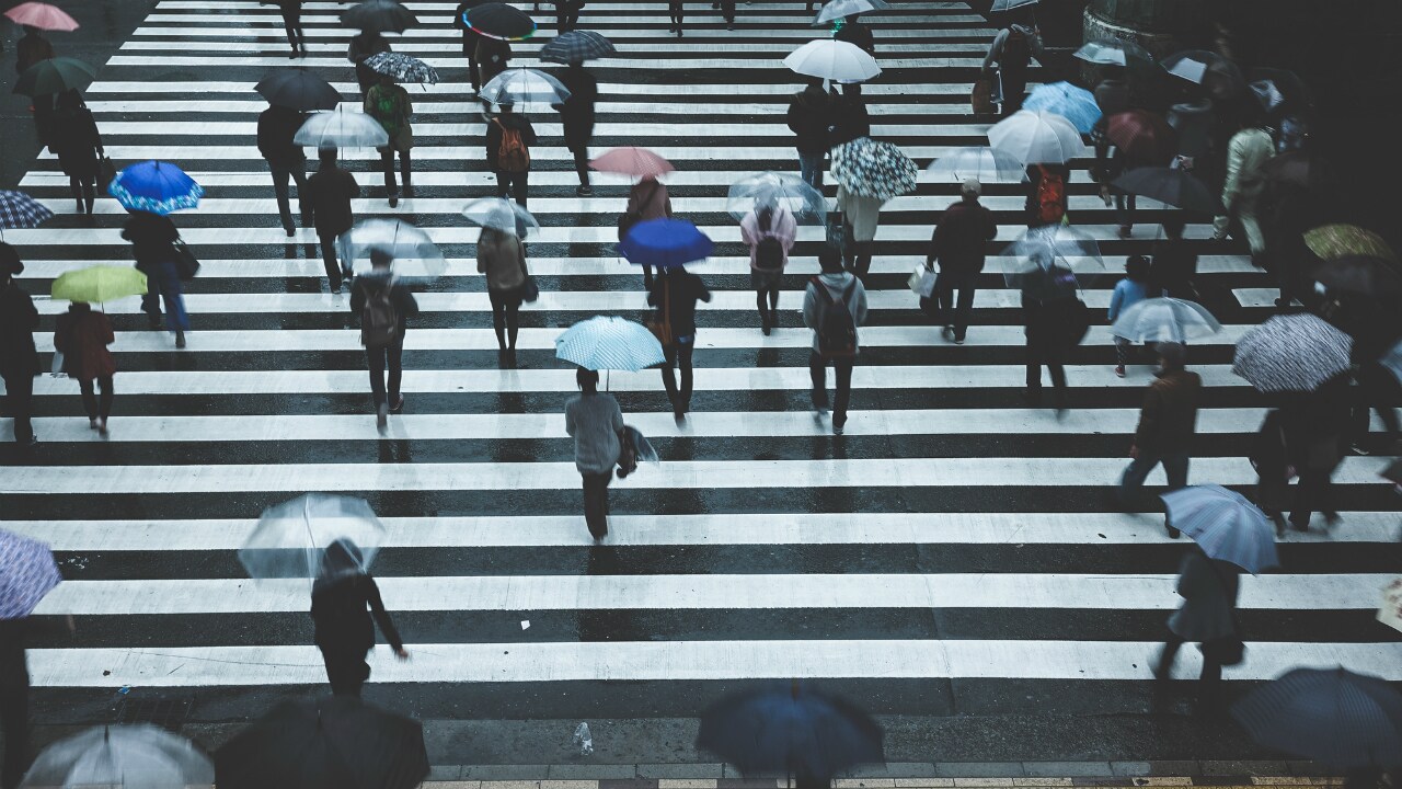 人口も消費も減少・・・「縮小する市場」でどう生き残るか?