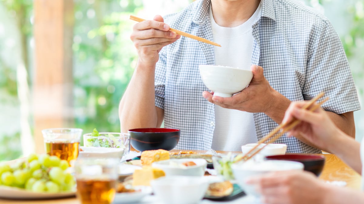 食後「30分以内」がポイント…血糖値の上昇を抑える“たった3分”の簡単な方法とは?【糖尿病専門医が伝授】 | THE GOLD 60