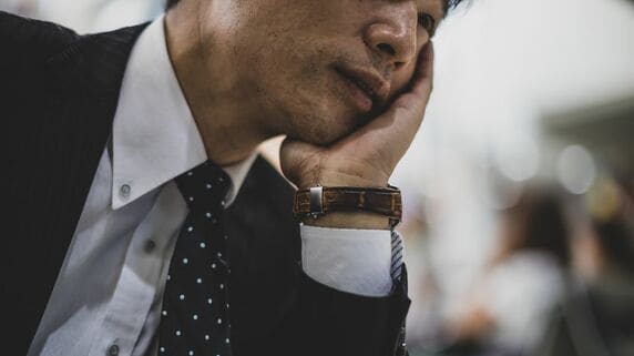 「1965年4月2日以降生まれ」の人は“改悪”された制度の対象…〈60歳以降の給与47万円→26万円〉でもらえる給付金が「月3.9万円→2.6万円」に減額。継続雇用の悲劇【CFPが解説】