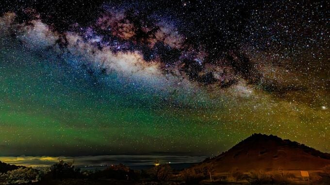 お金は十分あったのに。若いときにもっと使っておけばよかった…ハワイ旅行で「世界一の星空ツアー」を断念した60代夫婦、老後に吐露した後悔【FPが解説】