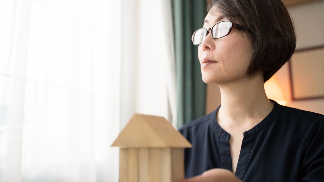 お母さん、ごめんね。この家、売るわ…〈年収380万円〉45歳シングルマザーが「苦渋の決断」を口にした理由