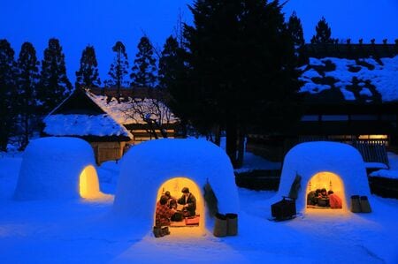（かまくら祭り（秋田県横手市）／PIXTA）