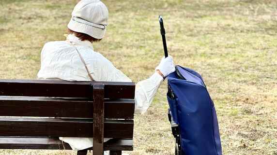 「お金の心配はしてないよ」〈年金月6万円・78歳母〉の通帳を見た53歳息子、予想外の収入に仰天