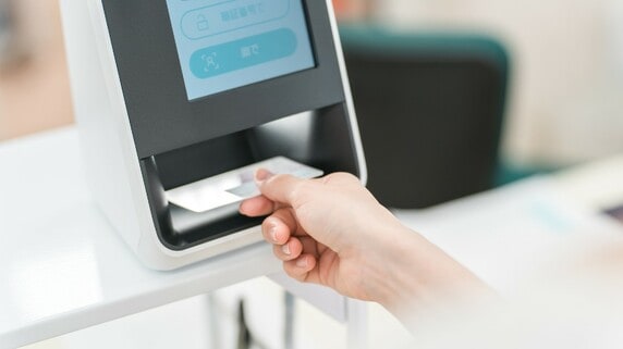なぜ日本には「基礎年金番号」と「マイナンバー」があるのか？ 番号制度の迷走をたどる