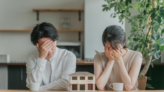 こんなはずじゃ…5年前に「5,800万円のマイホーム」を〈変動金利〉で買った世帯月収35万円・30代夫婦、返済額「月13.7万円→18.5万円」に絶望【CFPが解説】