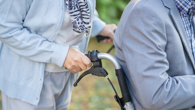 歩けない父、認知症だけど元気な母…「病病介護」の悲惨