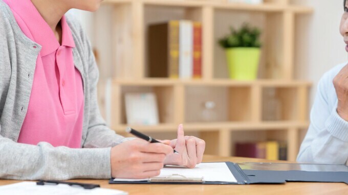 調査員「片足立ちをしてみてください」認知症親のまさかの行動