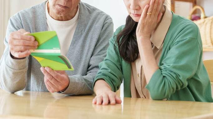 こんなことになるなら…〈年金23万円・貯金3,200万円〉60代夫婦の嘆き。頻繁に帰省する息子たちの“金銭要求”で揺らぐ老後設計