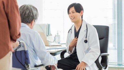 「現場のニーズに応え、仕事の流れを変える」ことが医師の働き方改革につながったという。（※写真はイメージです／PIXTA）