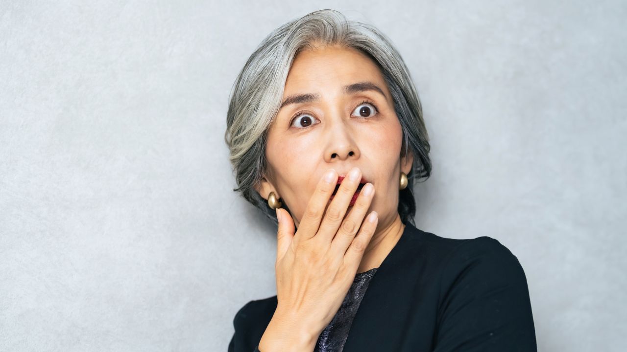 銀行なんて信用できるか！と言い張る〈年金月10万円〉84歳父が緊急入院。「お金は床下にあるから」と56歳娘が実家に直行したが…そこで目撃した「まさかの光景」に絶句