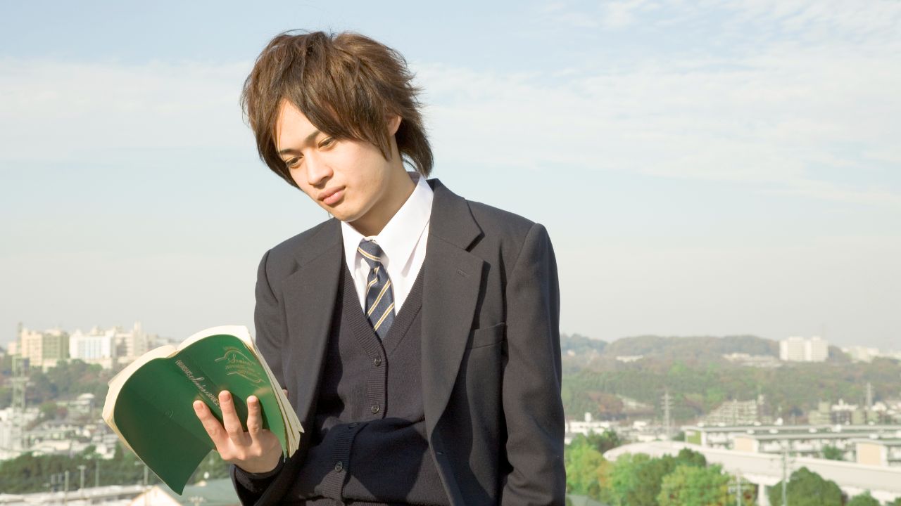 まさか、これだけ…?塾代100万円を頼んだ高3息子、〈年収1,000万円超〉大企業課長・49歳父の給与明細に絶句のワケ