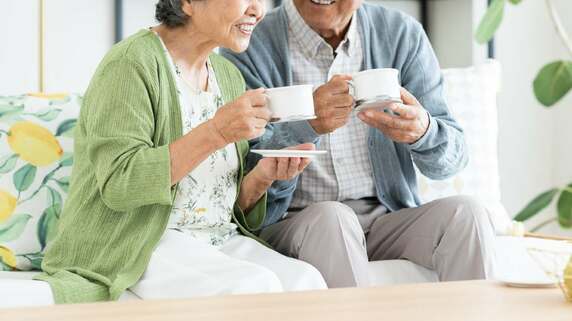 「お願い、助けて…」〈貯蓄4,500万円・年金月26万円〉と相続した土地で安泰のはずが…60代夫婦、娘の突然の帰還で崩れた“余裕の老後”
