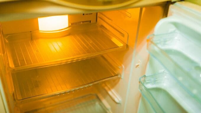 「元気だから心配いらないよ」〈年金月15万円・82歳母〉半年ぶりに帰省した息子が冷蔵庫を開けて知った“暮らしの変化”