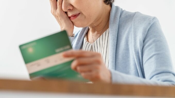 「もう仕送りは終わりにするよ」長男の一言に絶句…〈月8万円の援助〉で暮らす64歳母、年金生活を目前に知った“期限”