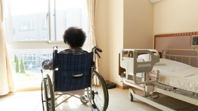 母親が寂しそう…なぜ家族は老人ホームに無理難題を言うのか