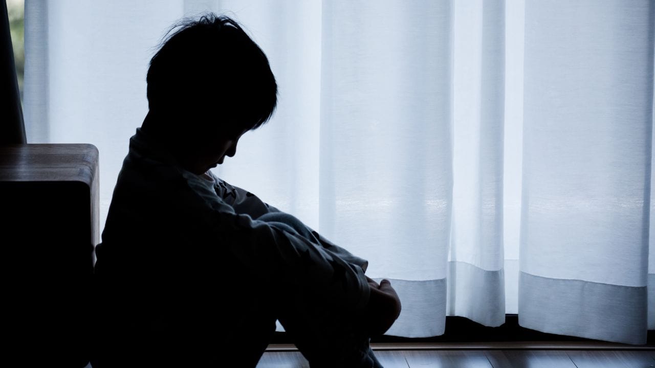 年間22万件超え…過去最悪の「児童虐待」。加害者の最多は「実母」48.7％という衝撃的現実