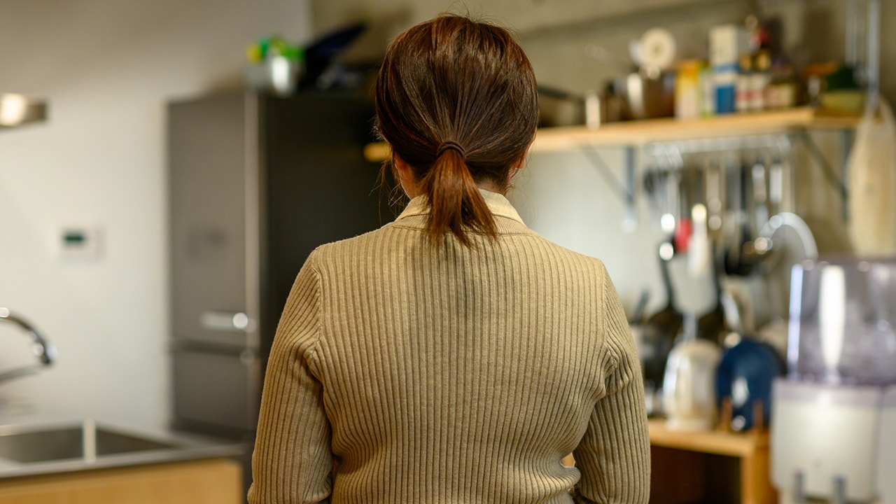 お義姉さんたち、また来るの？お盆に続きシルバーウィークも…〈年収700万円・42歳共働き妻〉が義姉一家総出の訪問に悲鳴。「ここはもう実家じゃないんですよ」と告げたワケ