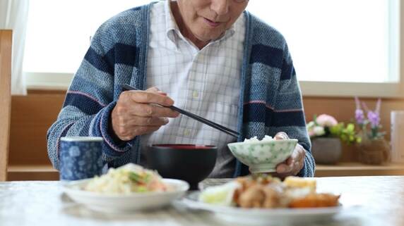 60歳で起業した元サラリーマン〈退職金+貯蓄8,000万円〉「第二の人生は順風満帆」のはずが…数年後に待っていた〈家族崩壊と孤独な食卓〉