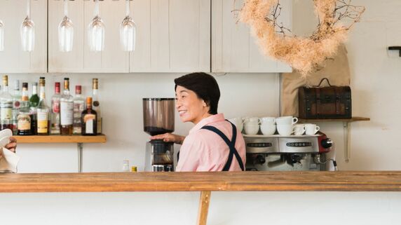 “消えゆく地元なじみの飲食店”後継ぎがいない高齢店主に救世主…常連客「この味を残したい。継がせてくれ」の急展開【弁護士が解説】