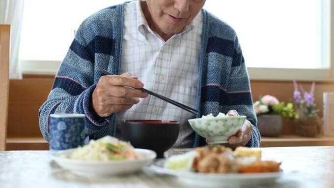 60歳で起業した元サラリーマン〈退職金+貯蓄8,000万円〉「第二の人生は順風満帆」のはずが…数年後に待っていた〈家族崩壊と孤独な食卓〉