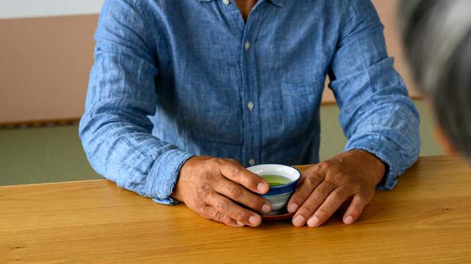 「あの夜、玄関を開けなければ…」娘の願いを無視した〈年金280万円・60代夫婦〉市営団地に移り住み、繰り返す後悔のワケ