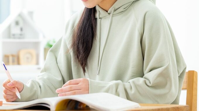 「英語ができる子」は想像以上に有利…他教科の勉強量を「年間100時間以上」増やせる【塾講師が解説】