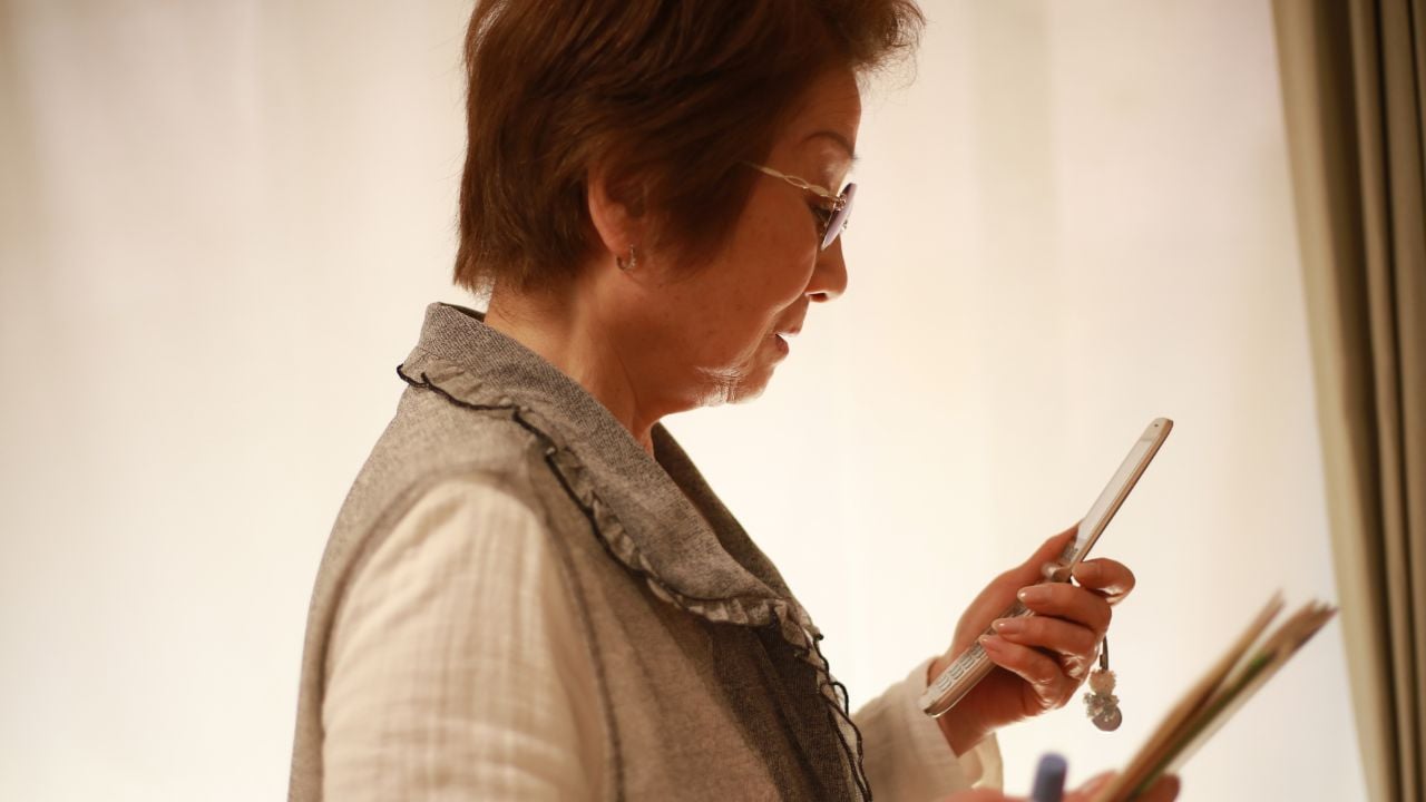 72歳夫を亡くした〈年金月7万円〉68歳妻、「どう、生きていけば…」と生活苦に絶望。ある日、日本年金機構から届いた「緑色の封筒」に二度目の絶望