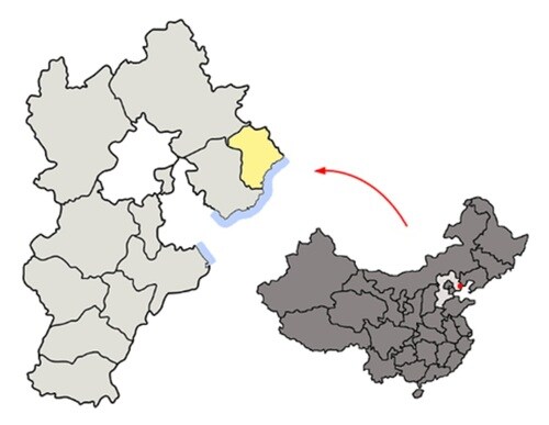 (注)右図の赤い点、左拡大図の橙色部分が北戴河区の所属する秦皇島市。左図の渤海湾から入り込んだ白色部分は上が北京市、下が天津市。いずれも直轄市で河北省には所属していない。 (出所)中国維基百科(ウィキペディア中国語版)