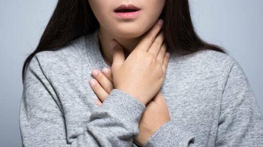 軽症者でも起こる「コロナ後遺症」とは?特徴・症状・治療法【医師が解説】