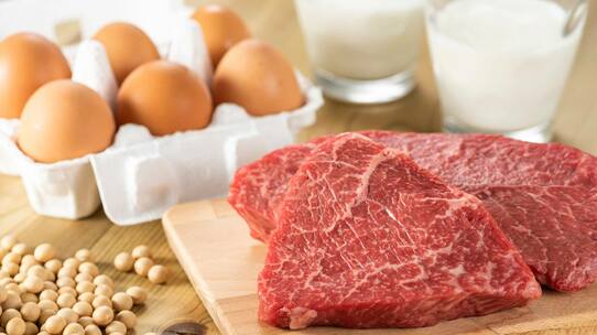 「筋肉のためにタンパク質をいっぱい摂る」の思わぬ悪影響【整形外科医が解説】