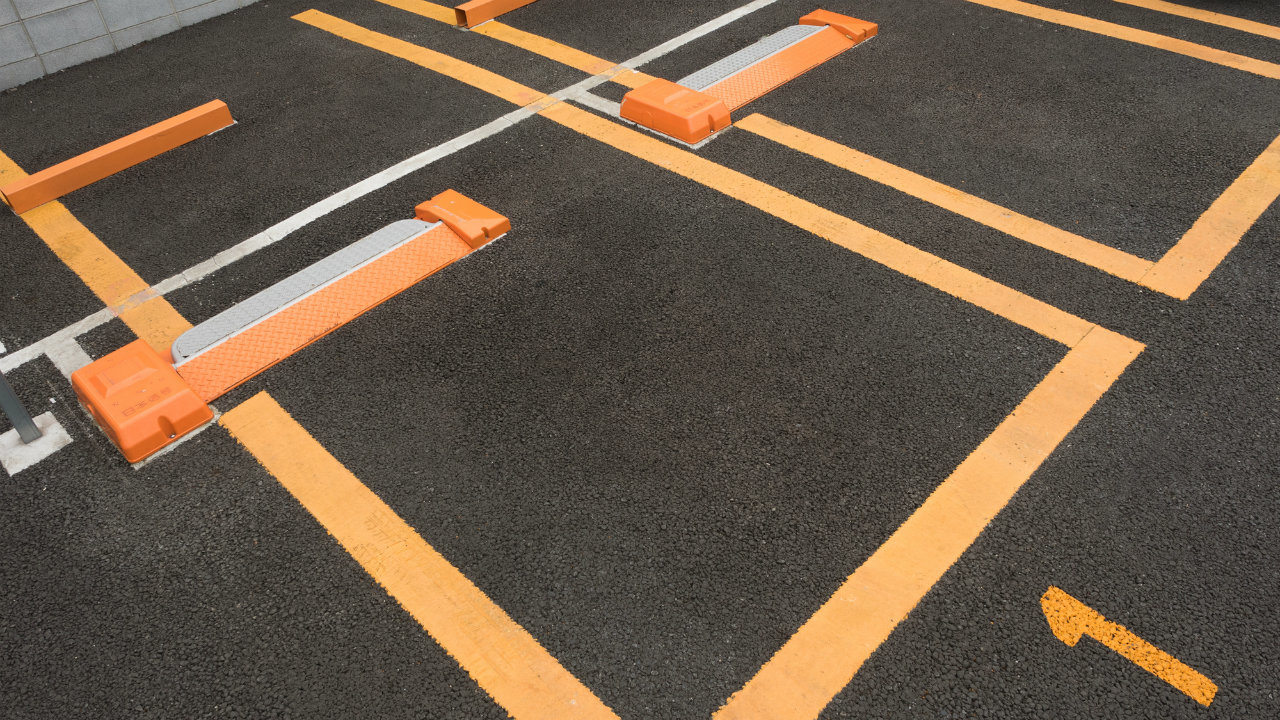 トラブルやクレームも多数　「ロック板方式」駐車場の問題点