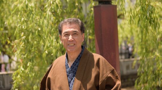 「住む家を失うとは。」温泉旅行中に70歳夫、急逝…夫婦の年金月30万円で余裕の老後だったが、66歳妻が受け取る〈遺族年金額〉に悲鳴【FPが解説】