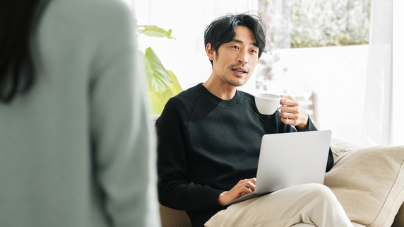 嘘だろ…〈世帯年収1,400万円・45歳夫〉が思わず絶句。42歳共働き妻が切実に欲しがった「誕生日プレゼント」の内容