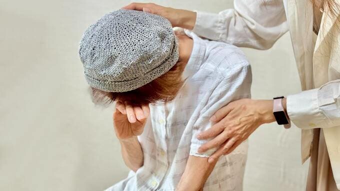 膝から崩れ落ちました…〈年金月18万円・77歳女性〉施設に余生を託したはずが、入居半年で届いた〈退去要請〉に涙