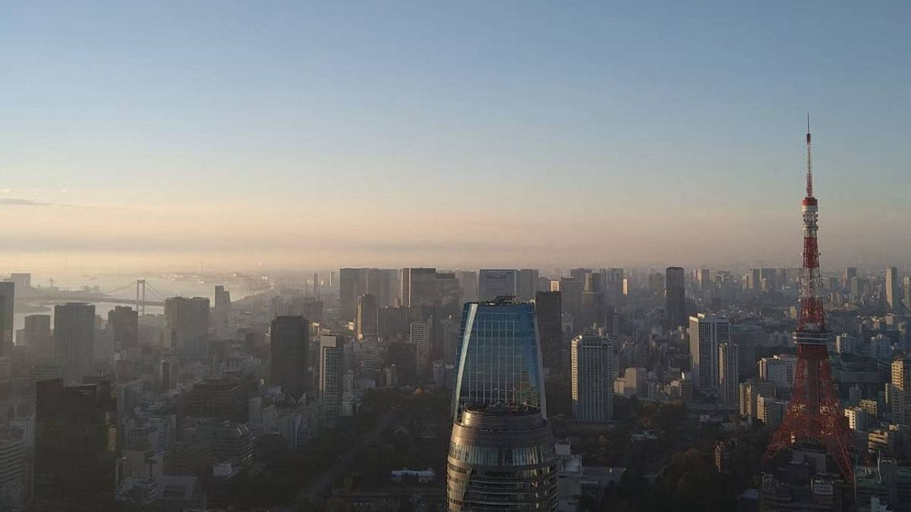 「誰からも連絡が来ないんだ…」〈退職金3,500万円・資産8,000万円〉60歳元部長、タワマンの窓から東京タワーを眺める「贅沢な絶望」