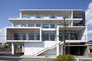 倉庫、オフィス、賃貸マンションを一つにした複合建築（川崎）