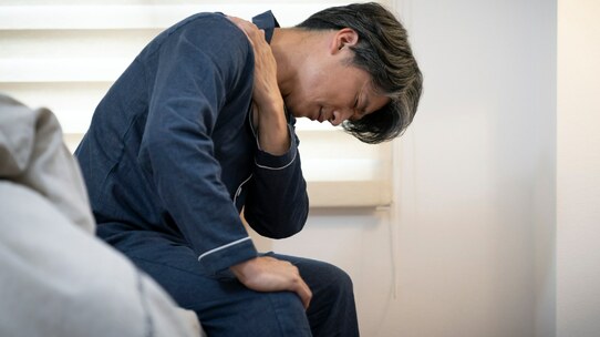 痛みで起きる日もあったが…49歳男性が「脊柱管狭窄症」を緩和した、意外な治療法【医師が解説】