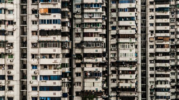 台所やトイレがない家に住み、社会保険に加入できない人たちが2億5000万人！中国の都市に住む「運の良くない市民」とは